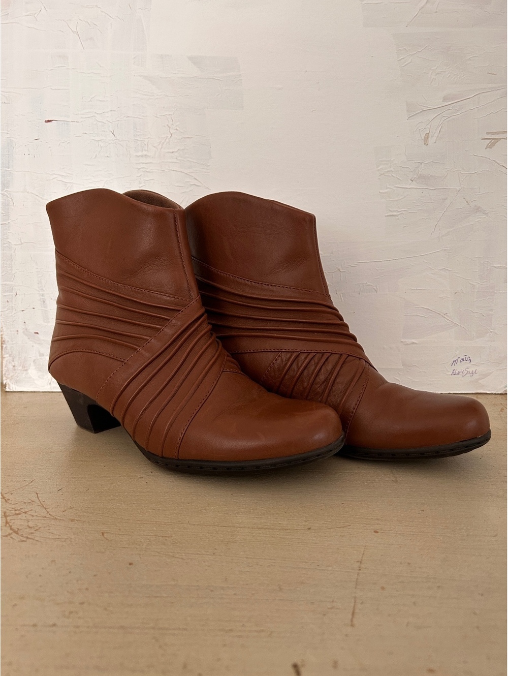 Rockport Soft Leather Booties Ankle Booties Criss-Cross Detail Front Natural Mat